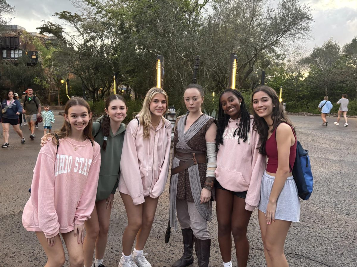 Sophomores Regan Could, Sabina Anderson, Vivian Jelenick, Sarinah Aman, and Chelsea Breen (left to right) smiling next to Rey a Starwars character 